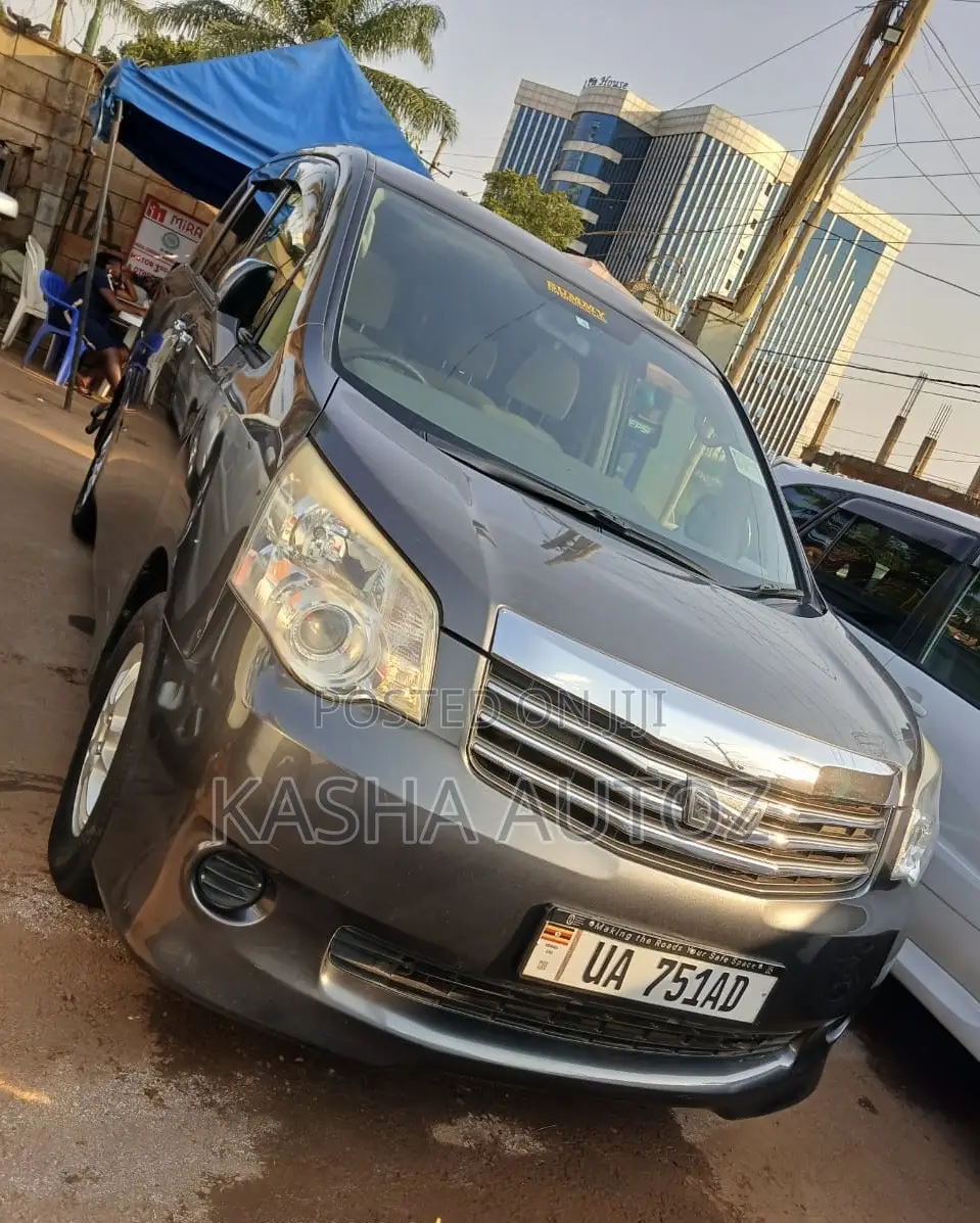 Toyota Noah 2012 Gray