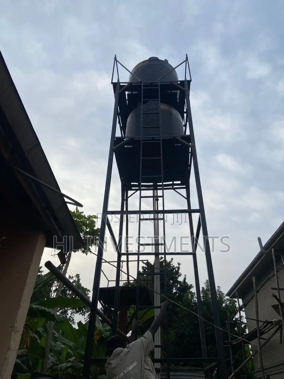 Stand Tank