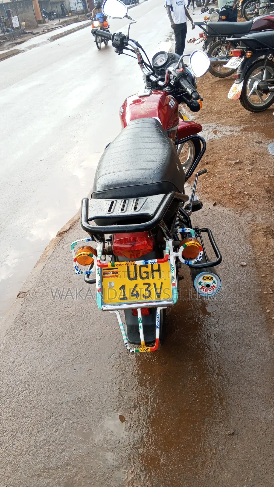 TVS HLX 125 2024 Red