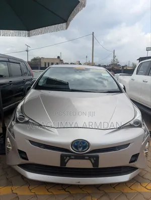 Toyota Prius 2017 White