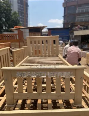 4by6 Wooden Bed in a Perfect State Available for Sale
