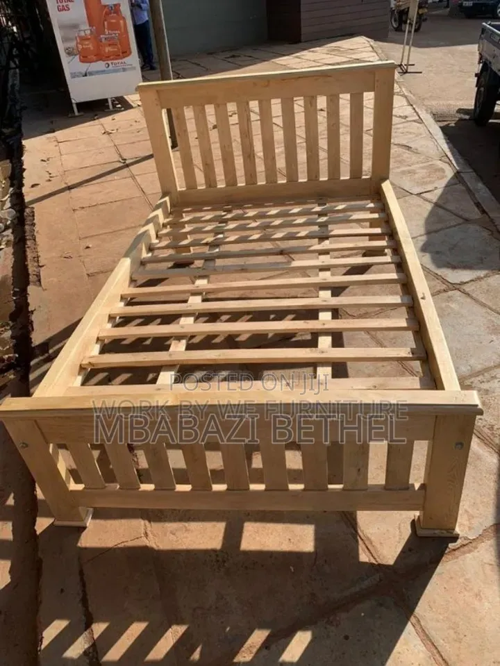 4by6 Wooden Bed in a Perfect State Available for Sale
