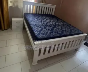 4by6 Wooden Bed in a Perfect State Available for Sale