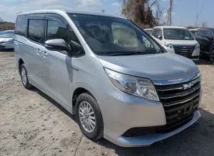 Toyota Noah 1.8 FWD Hybrid (7 seater) 2014 Silver