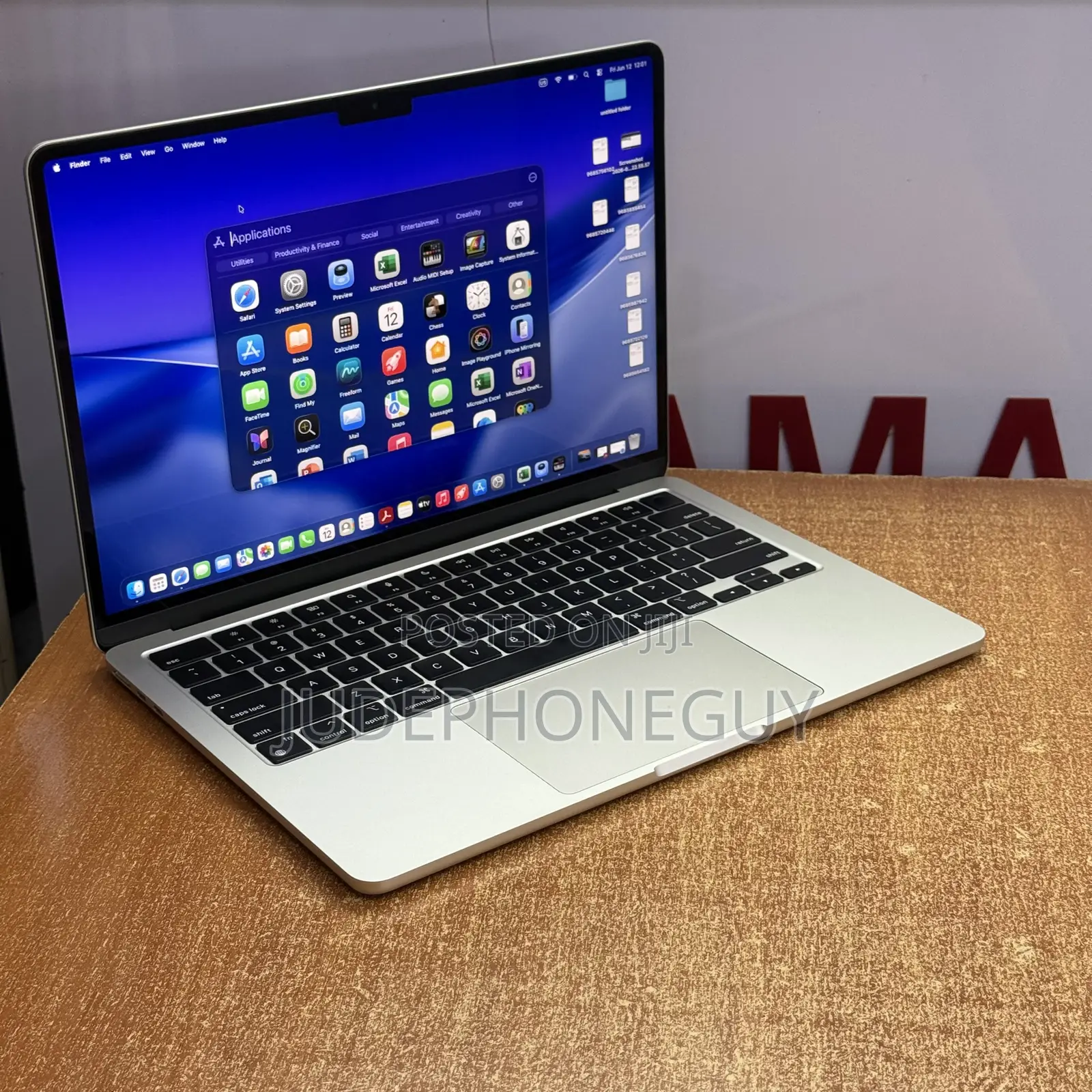 Laptop Apple MacBook Air 2024 M3 8GB Apple M3 SSD 256GB