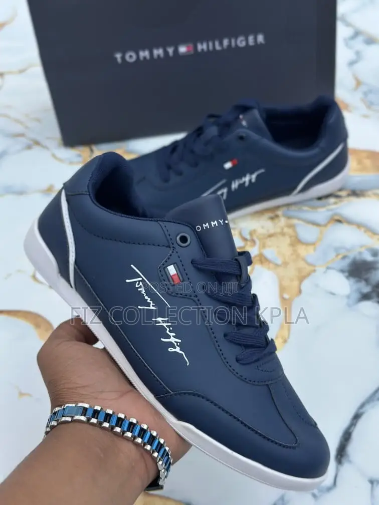 Tommy Ocean Blue Walk