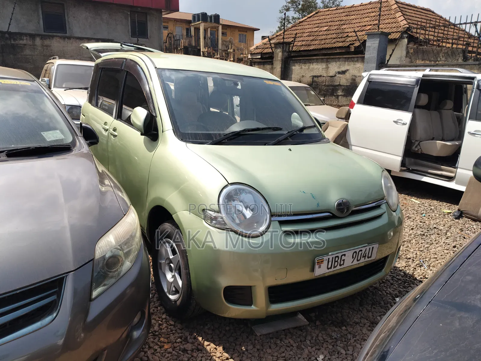Toyota Sienta 2008 Green