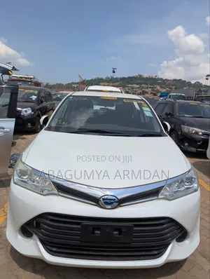 Toyota Corolla Fielder 1.5 Hybrid FWD 2016 White