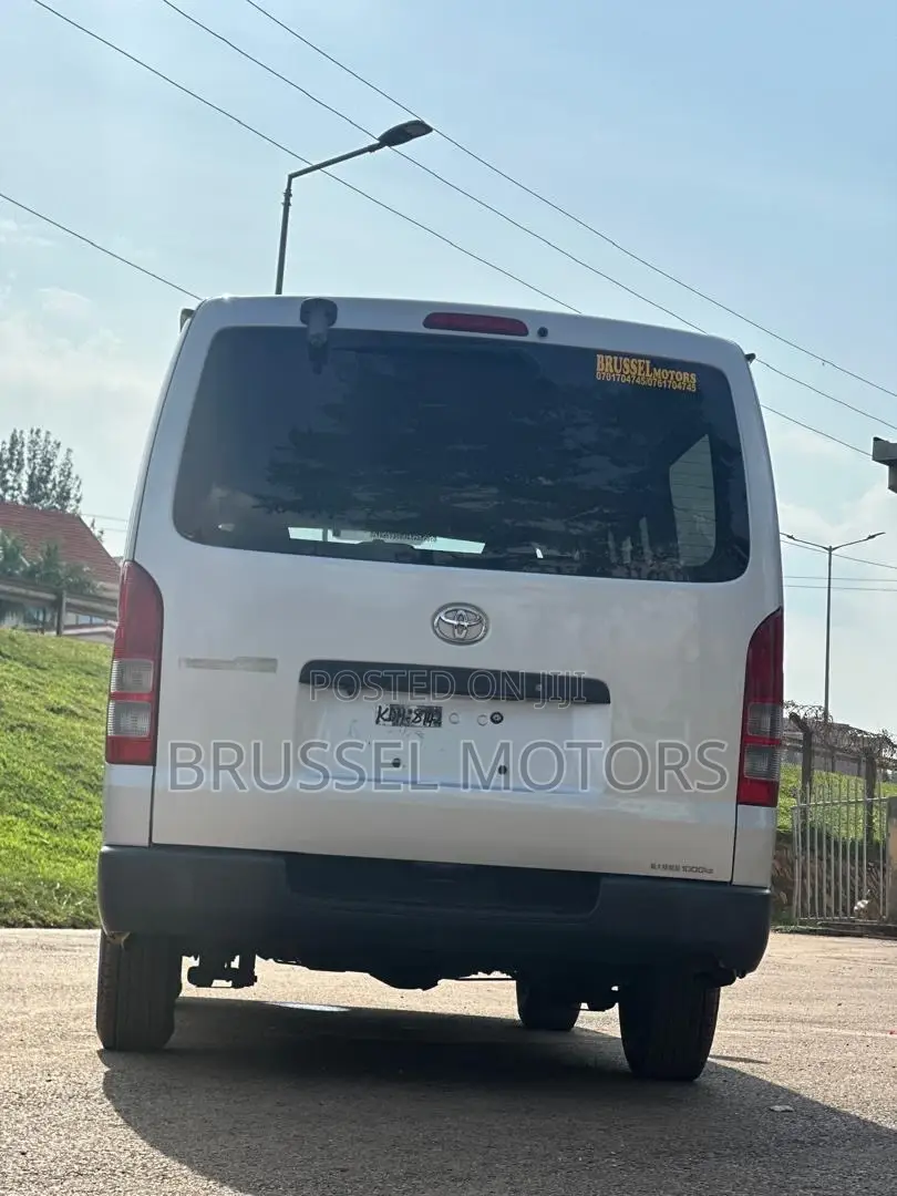 Toyota HiAce 2014 Silver