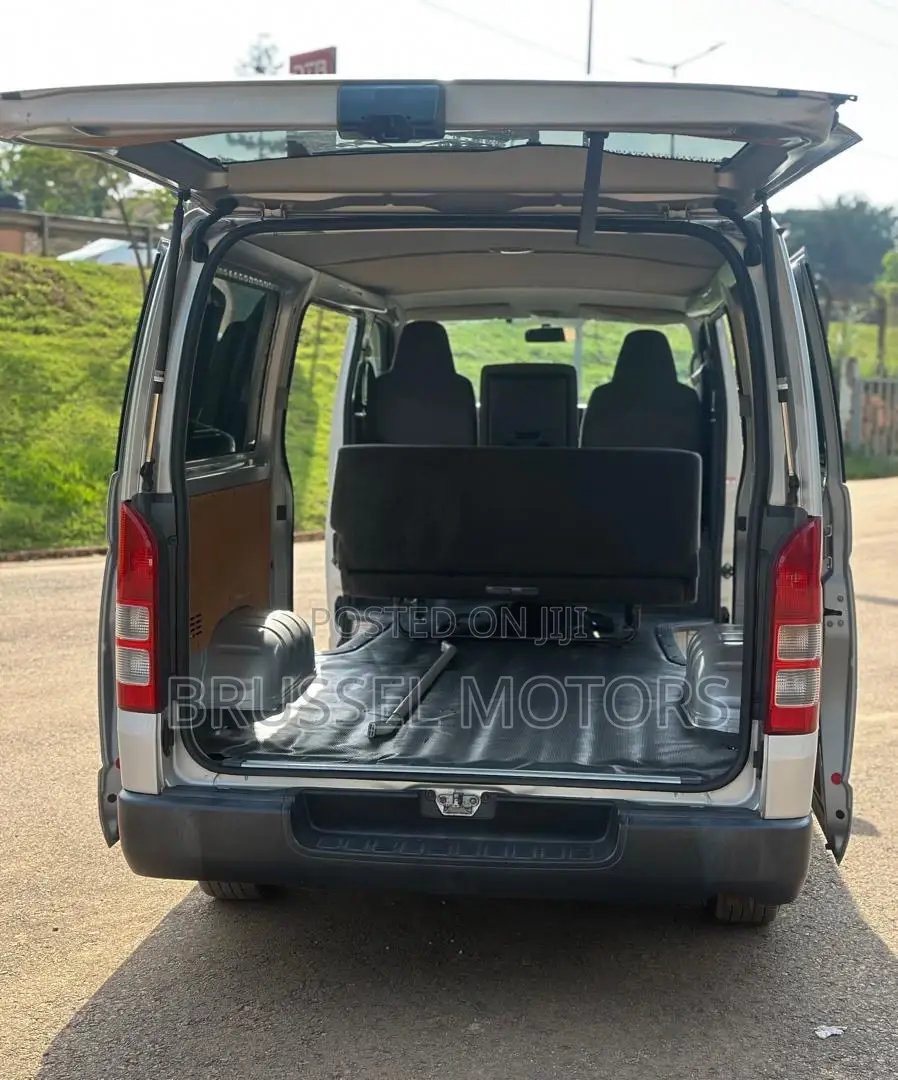 Toyota HiAce 2014 Silver