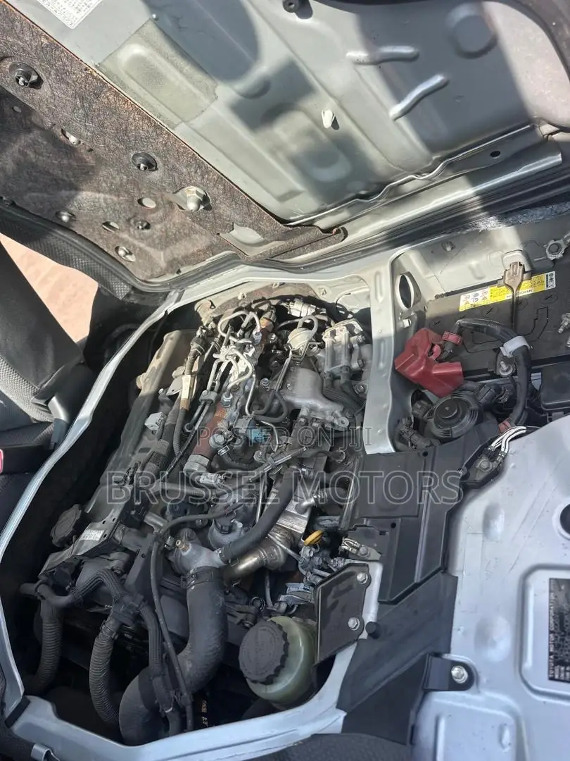 Toyota HiAce 2014 Silver
