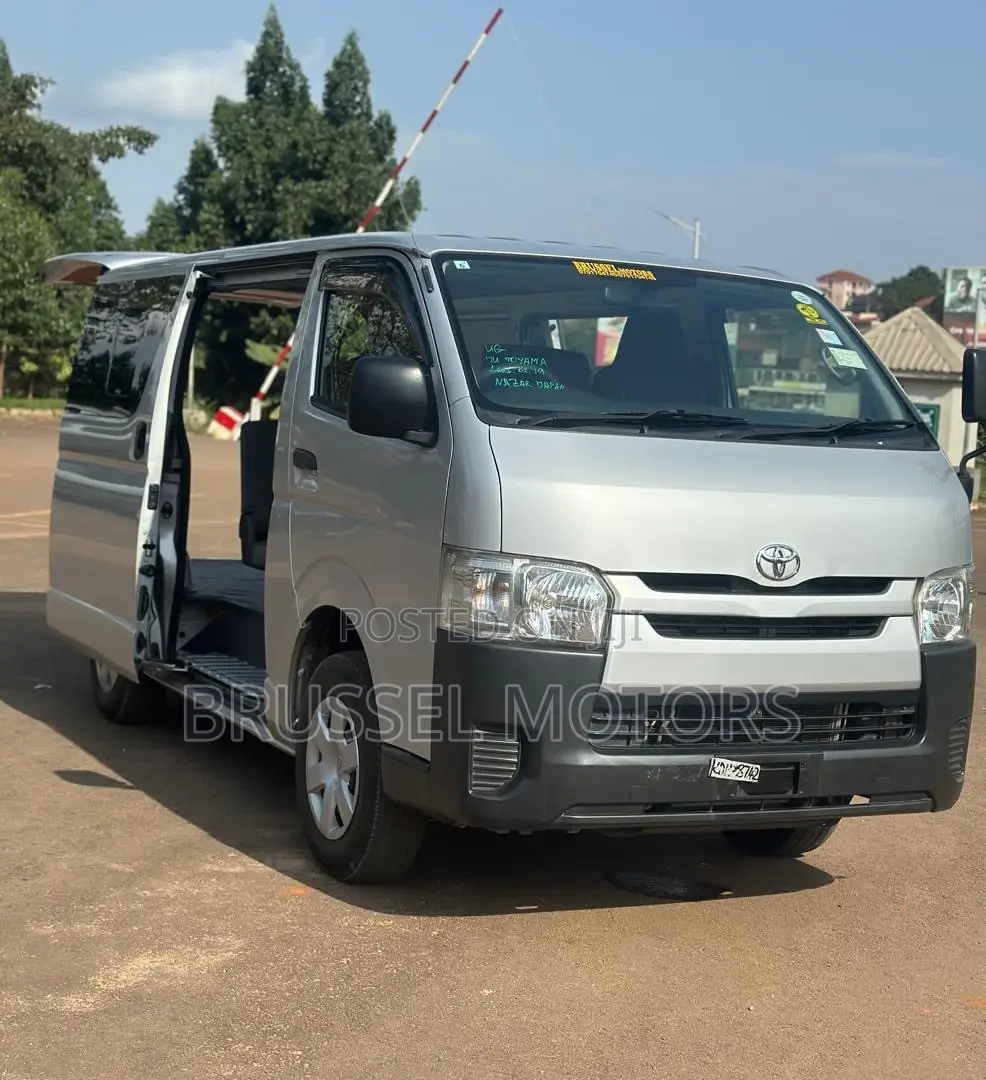 Toyota HiAce 2014 Silver