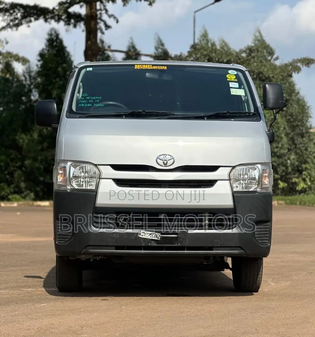 Toyota HiAce 2014 Silver
