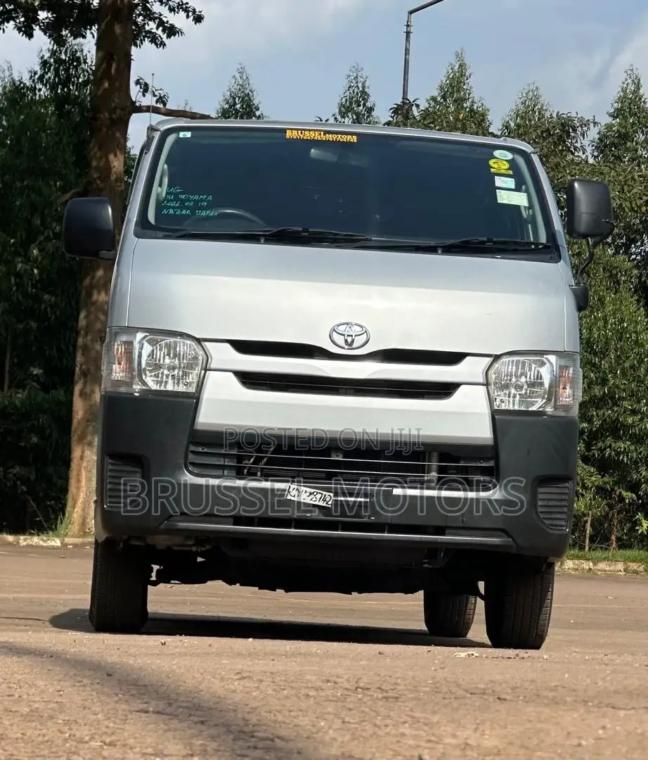 Toyota HiAce 2014 Silver
