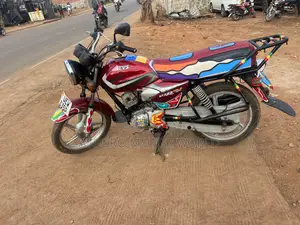 TVS HLX 125 2021 Red