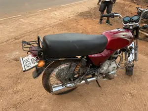 Bajaj Boxer 100 2025 Red