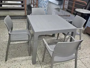Outdoor Plastic Dinning Table and Chairs