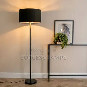 Straight Floor Lamp (Black)