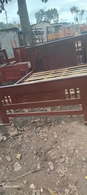 5by6 Wooden Bed on Quick Sale