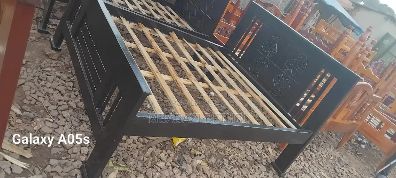 5by6 Wooden Bed on Quick Sale