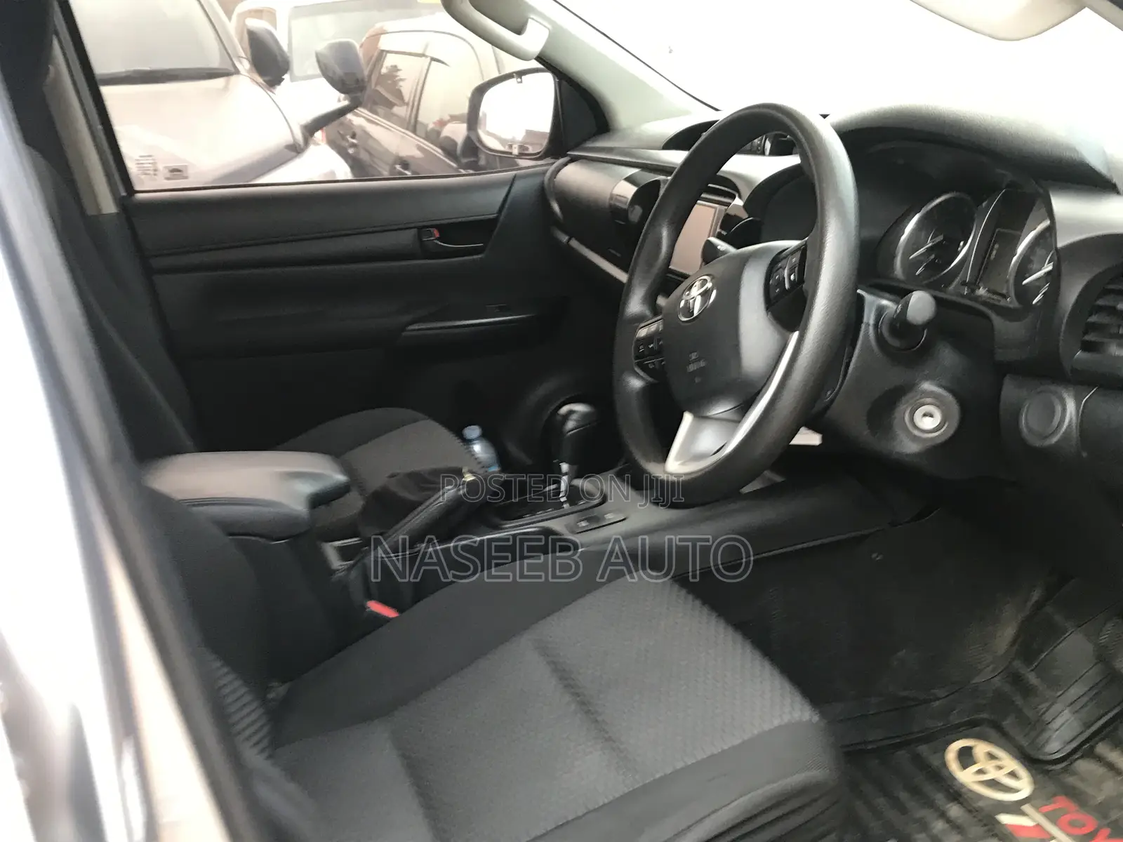 Toyota Hilux 2017 Silver