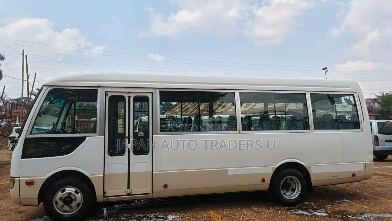 Mitsubishi Fuso Rosa 2014 White