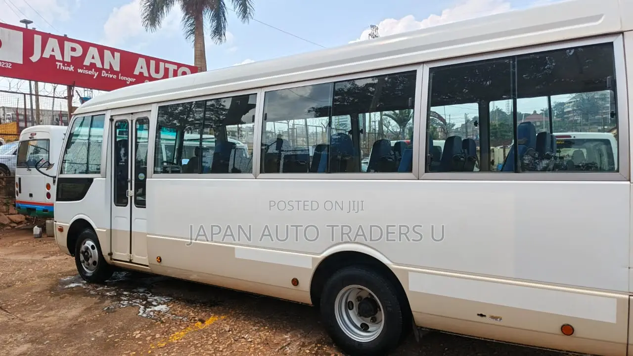 Mitsubishi Fuso Rosa 2014 White