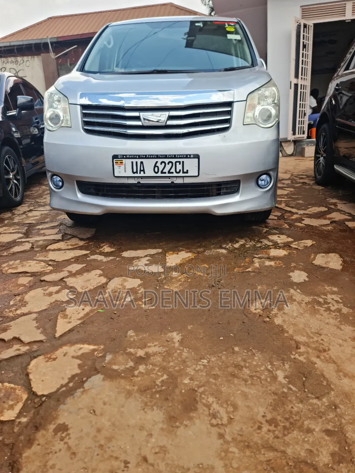 Toyota Noah 2010 Silver