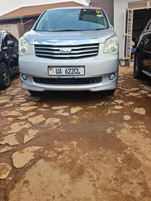 Toyota Noah 2010 Silver