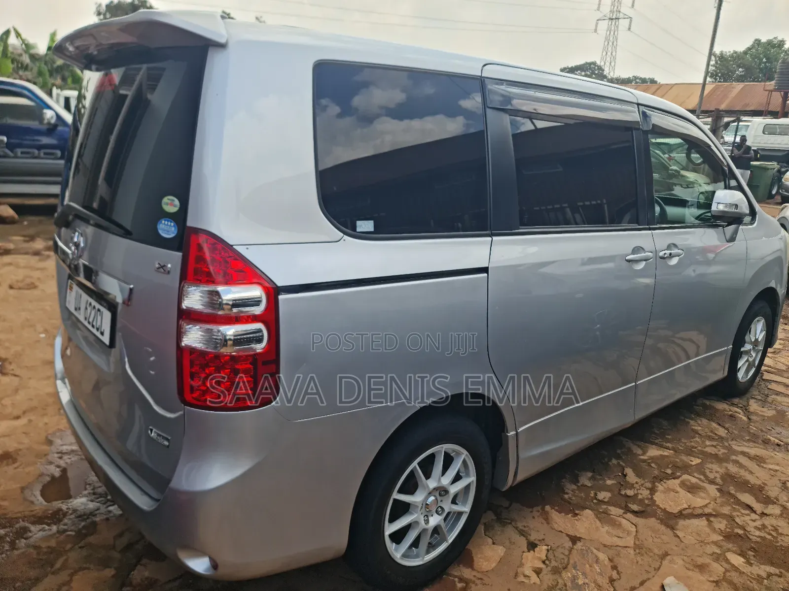 Toyota Noah 2010 Silver