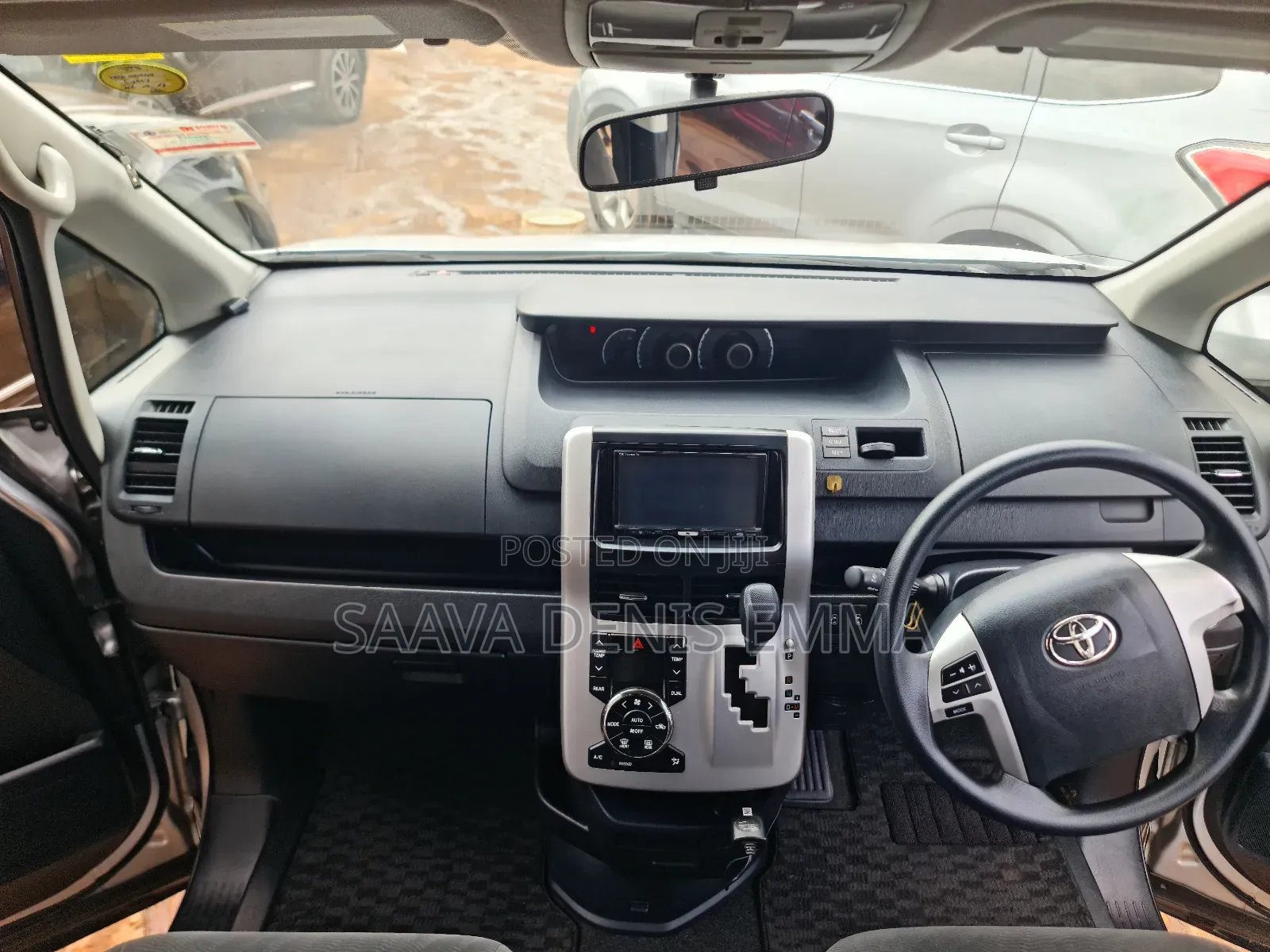 Toyota Noah 2010 Silver