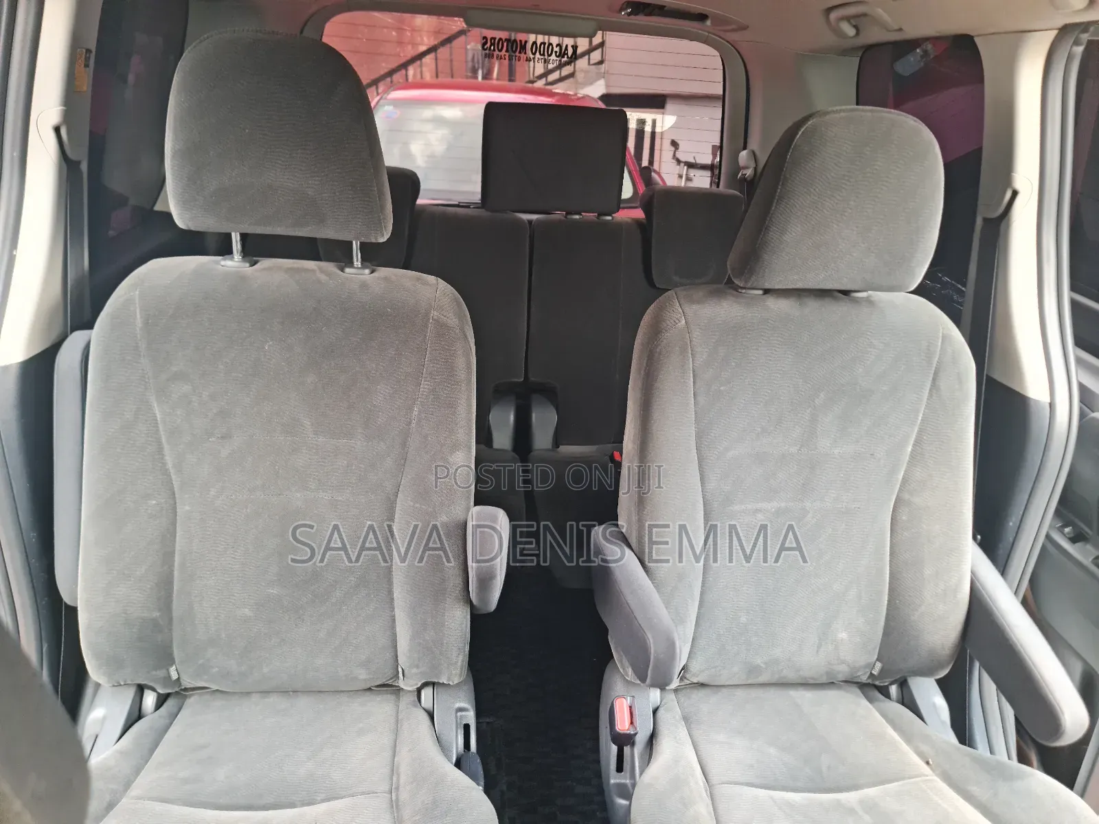 Toyota Noah 2010 Silver