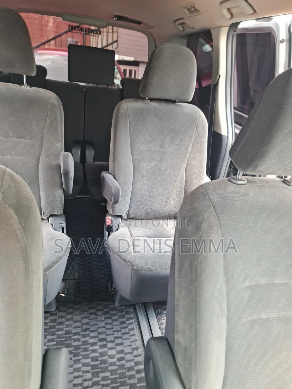 Toyota Noah 2010 Silver