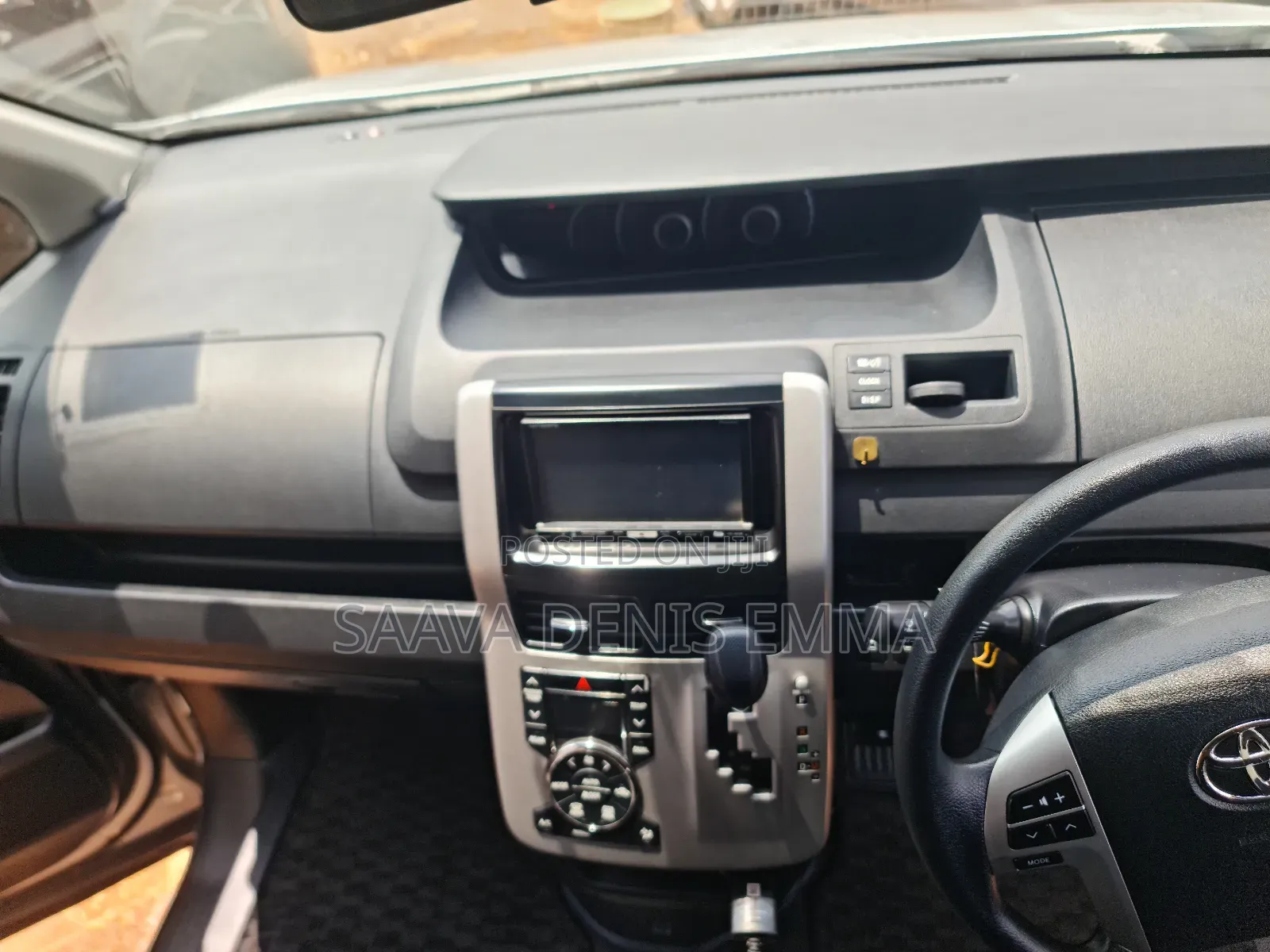 Toyota Noah 2010 Silver