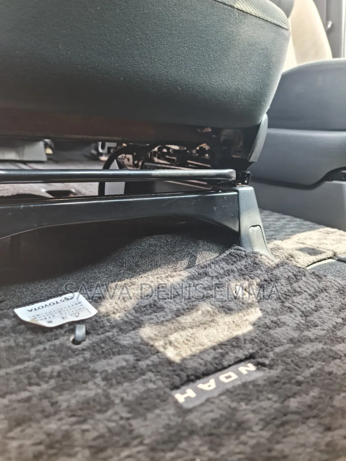 Toyota Noah 2010 Silver