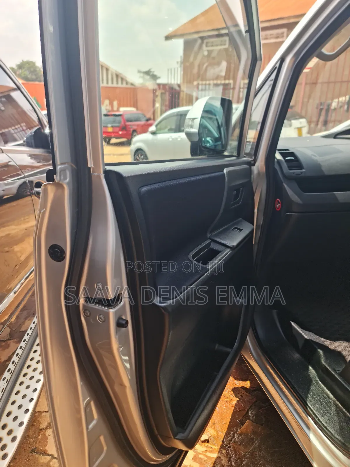Toyota Noah 2010 Silver