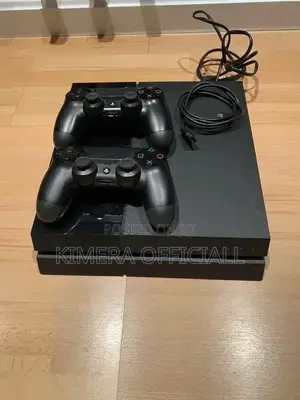Ps4 Standard With 2 Controllers and Games
