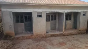 3bdrm House in Seguku Ntebe Rd, Central Division for sale