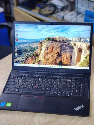 Laptop Lenovo ThinkPad E15 16GB Intel Core i5 SSD 512GB