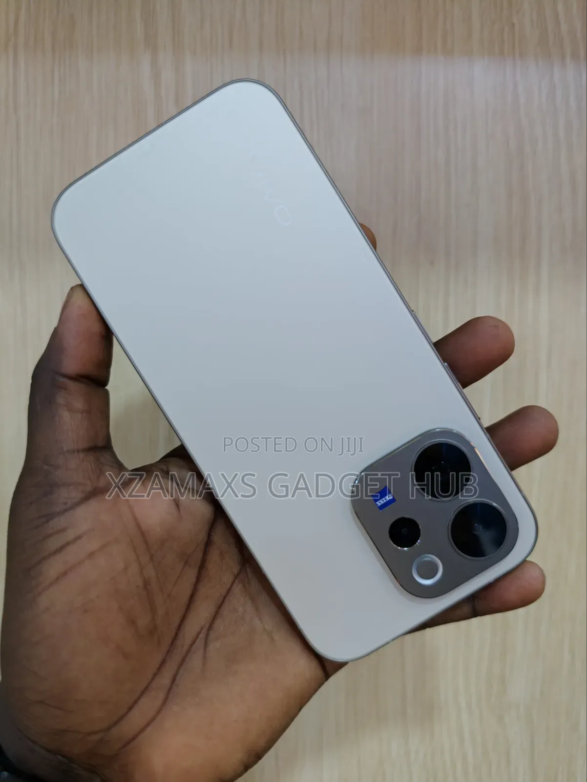 Vivo V70 256 GB Gray