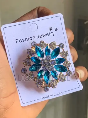 Charming, Star-Mandala Flower Design in a Vibrant Royal Blue