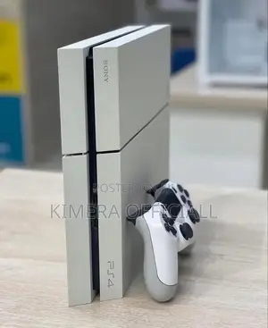 Chipped Ps4 Standard, 12 Free Games, 2 Pads. Absolute Bargain.