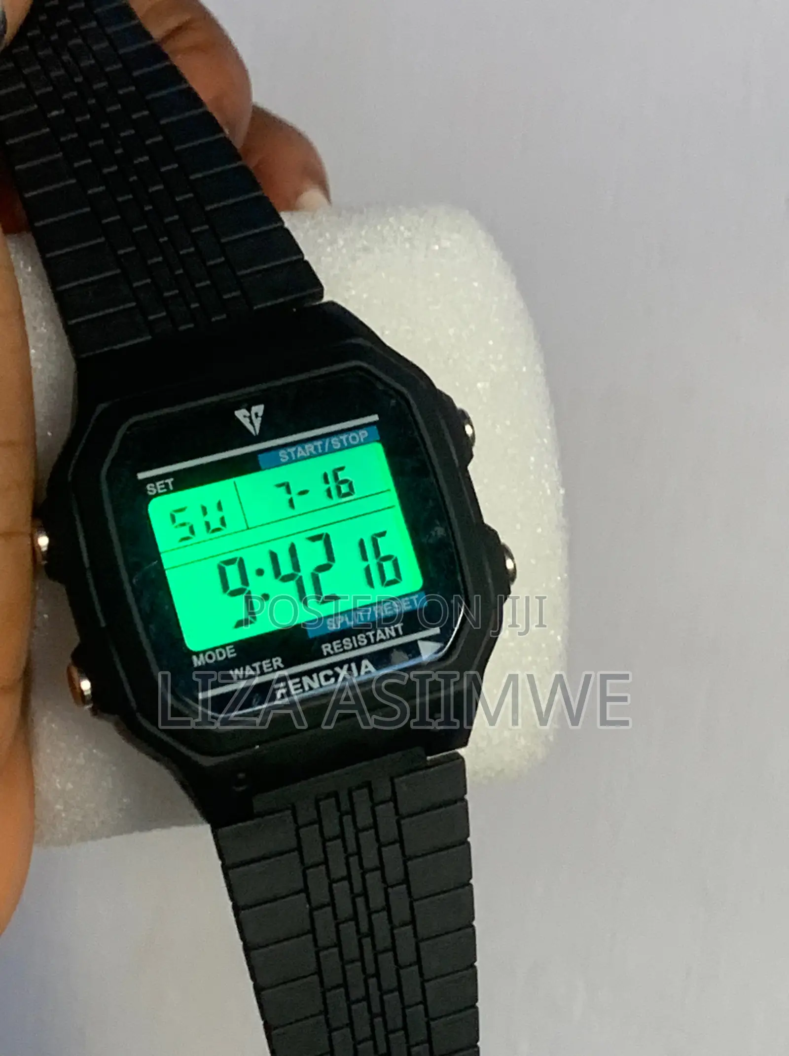 Fencxia Digital Watch With a Matching Textured Rubber Strap