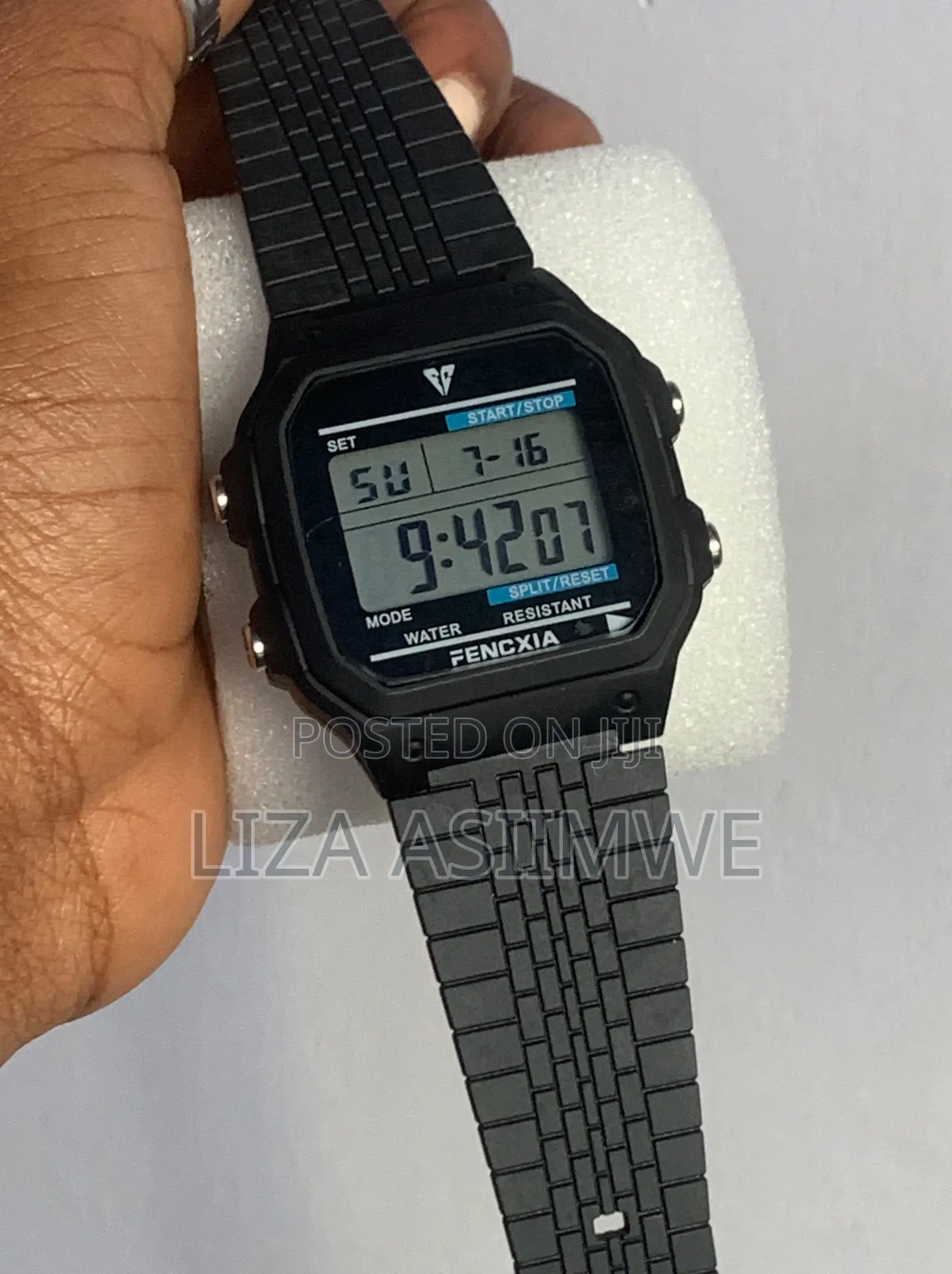 Fencxia Digital Watch With a Matching Textured Rubber Strap