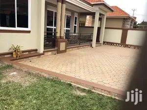 Kira Mamerito Road House In Tarmacked Neighborhood