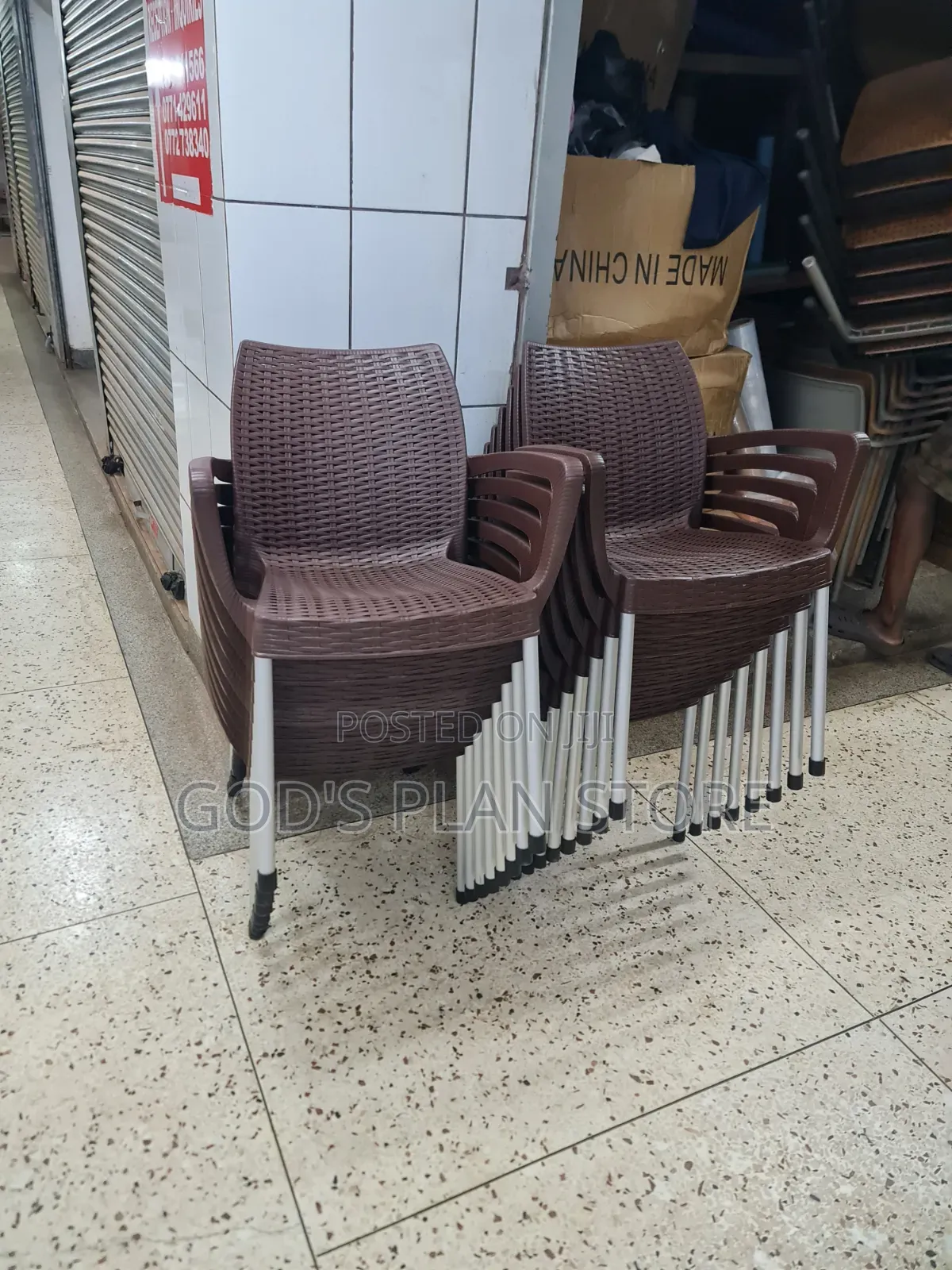 Beautiful Matted Texture Plastic Dining Dining Chairs