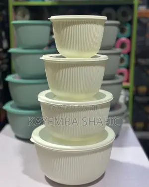 4-Piece Round Plastic Stackable Food Container Set With Airtight Lids