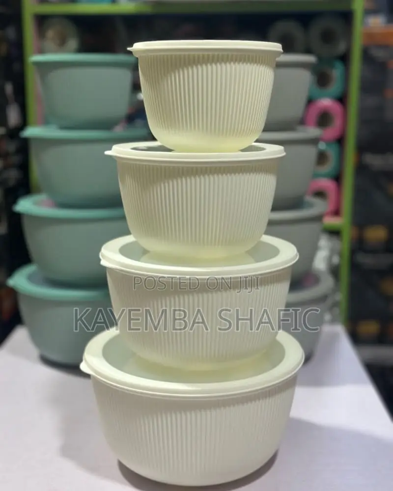4-Piece Round Plastic Stackable Food Container Set With Airtight Lids