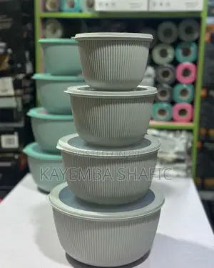 4-Piece Round Plastic Stackable Food Container Set With Airtight Lids