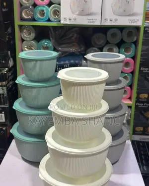 4-Piece Round Plastic Stackable Food Container Set With Airtight Lids
